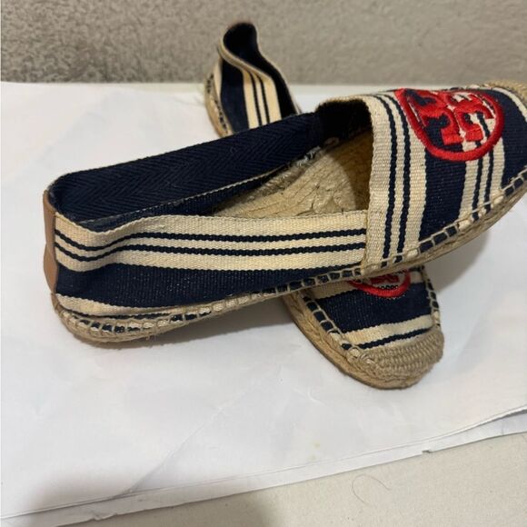 Tory Burch women size 9 flat slip on espadrille white blue stripe red logo chic - Picture 3 of 9